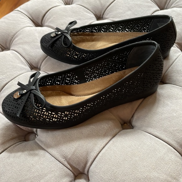 New Giani Bernini Black Flats with Flower … - Picture 8 of 8